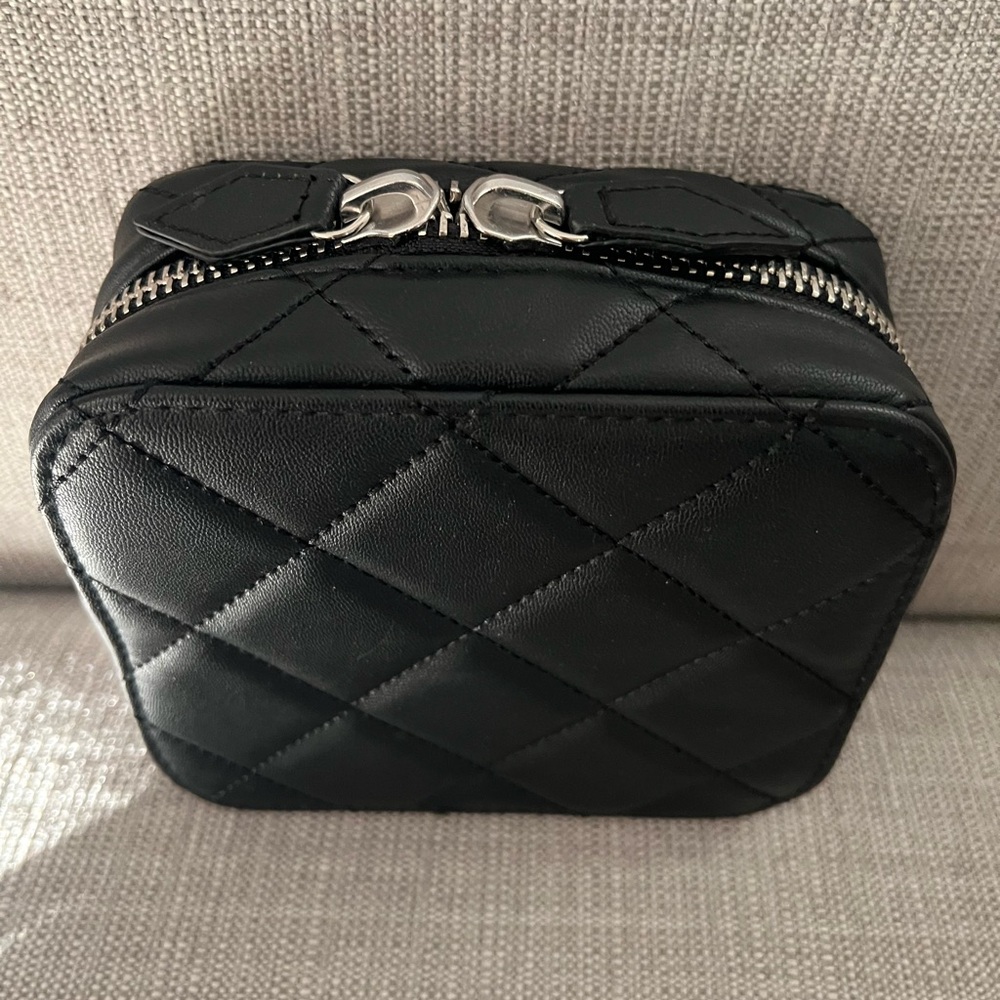 Brand New in box Trish McEvoy Black Quilted Make-Up Bag Planner - Picture 7 of 12